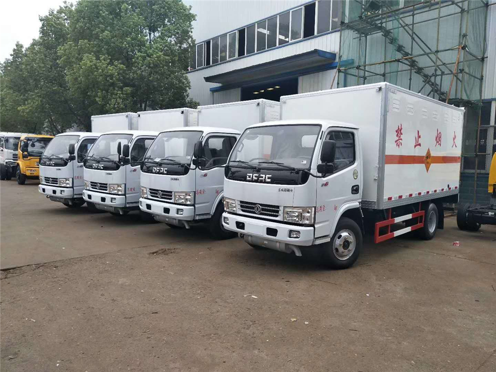 江西彭總訂購的7臺東風小多利卡危險品廂式運輸車