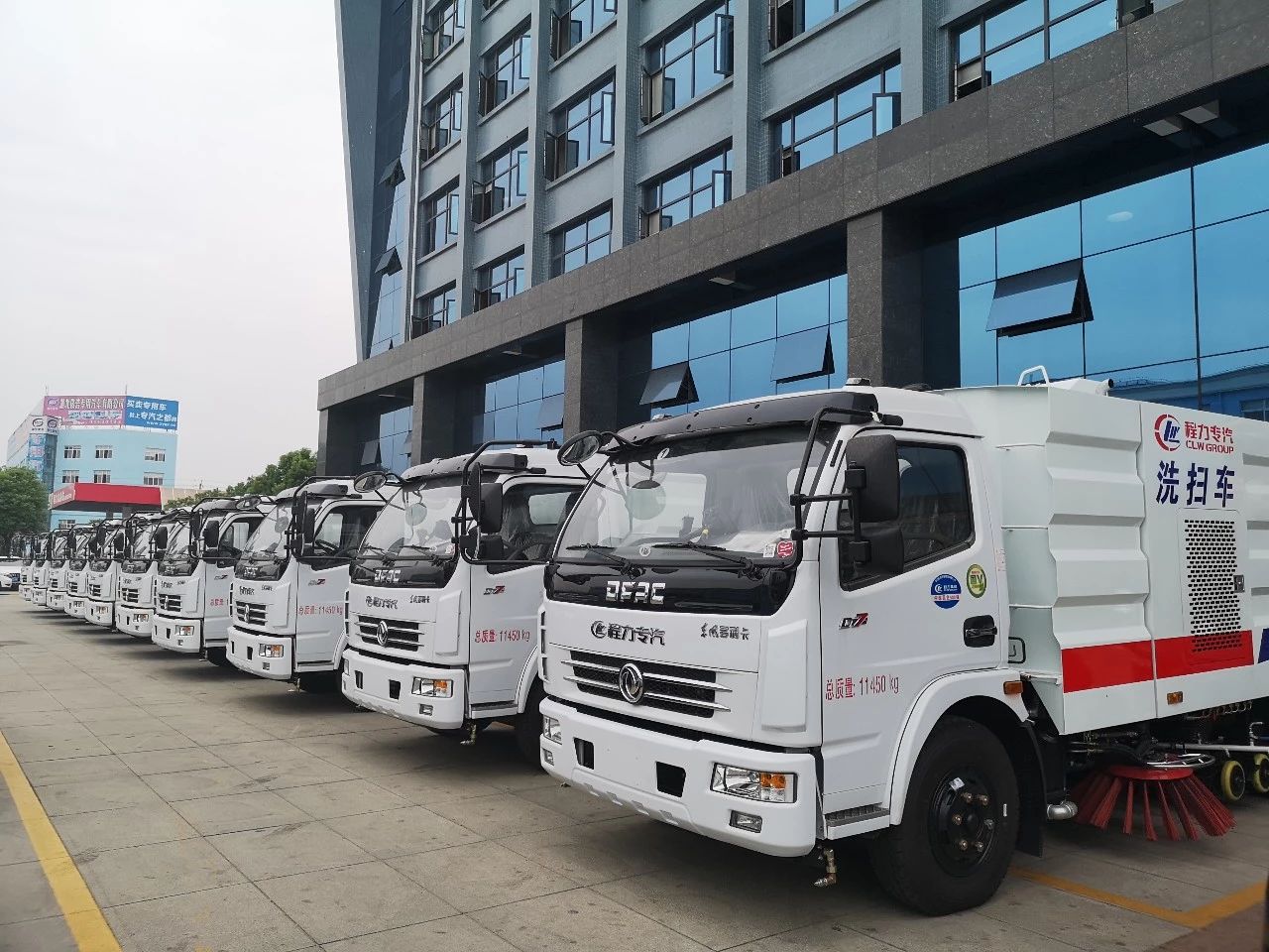 程力道路養護車與軍品車的美麗相約