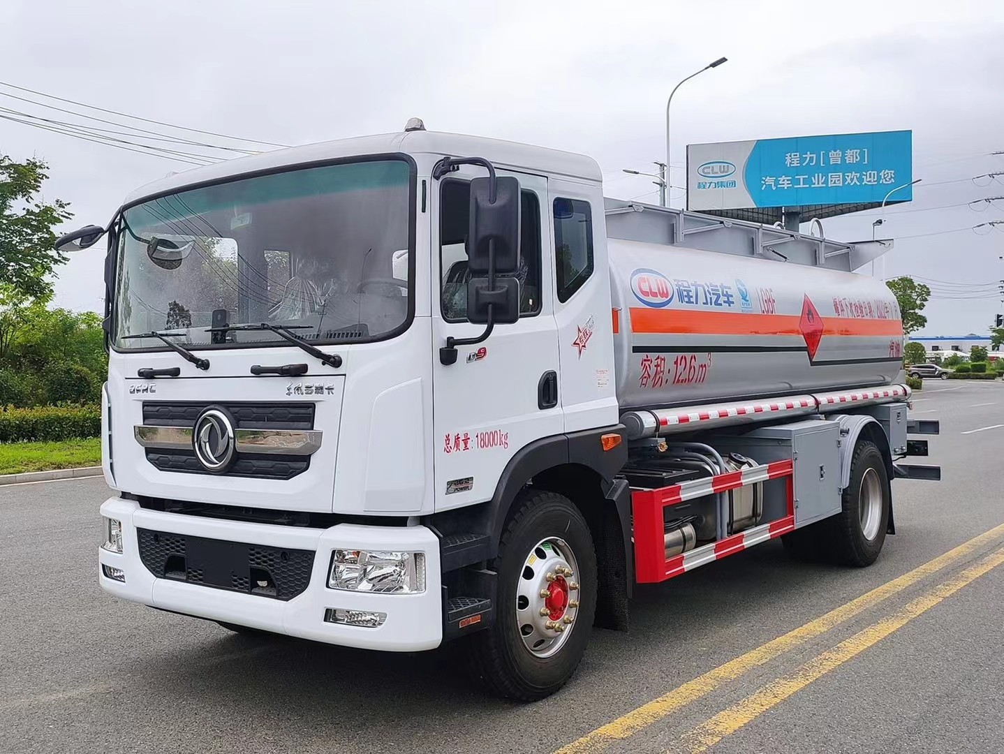 東風D9加油車（13方）