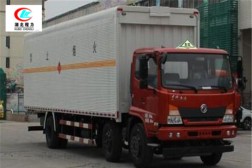 東風前四后四9.6米易燃液體廂式運輸車【三類】
