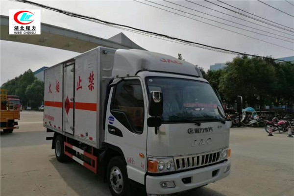 江淮4.1米易燃液體廂式運輸車【三類 】