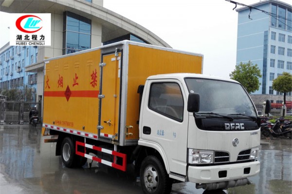 東風小多利卡4.1米雜項危險物品廂式運輸車【九類 藍牌】