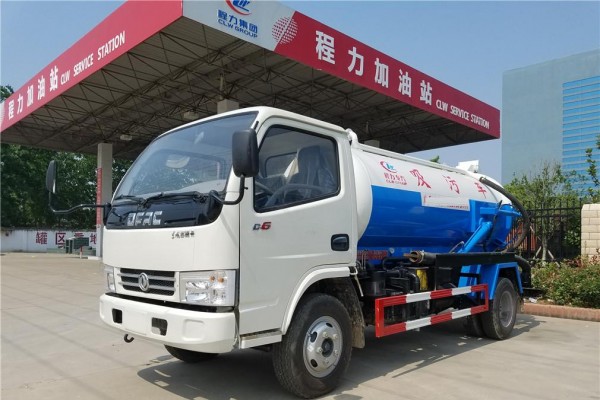 (4.5方)東風(fēng)多利卡D6吸污車
