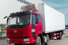 (廂長7.7米)解放J6L小三軸冷藏車