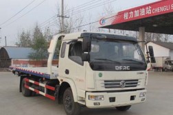 【一拖二】東風(fēng)多利卡帶臥清障車