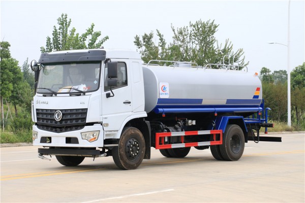 東風專底D3L14方灑水車