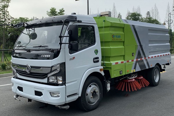 多利卡D7掃路車