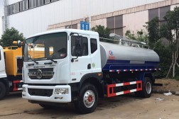 東風D9  13方吸糞車