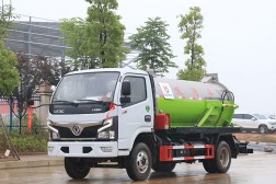東風小多利卡4.5方吸污車