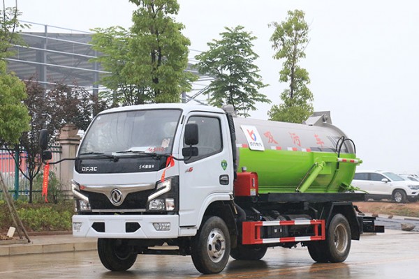 東風小多利卡4.5方吸污車