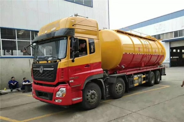東風(fēng)天龍前四后八28噸清洗吸污車(chē)兩用車(chē)