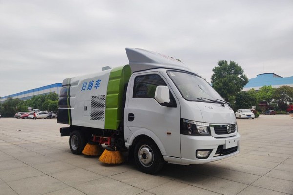 國六東風途逸掃路車