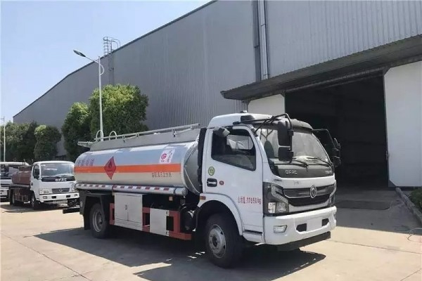 國(guó)六東風(fēng)8噸油罐車