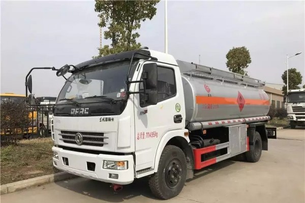 國(guó)六東風(fēng)多利卡8噸10噸油罐車