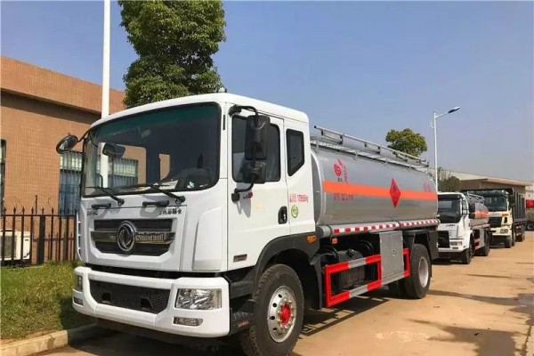 東風(fēng)天錦10噸油罐車