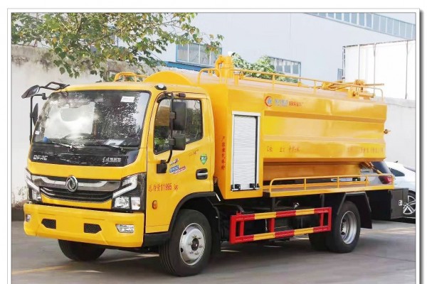 東風(fēng)大多利卡10方清洗吸污車(chē)