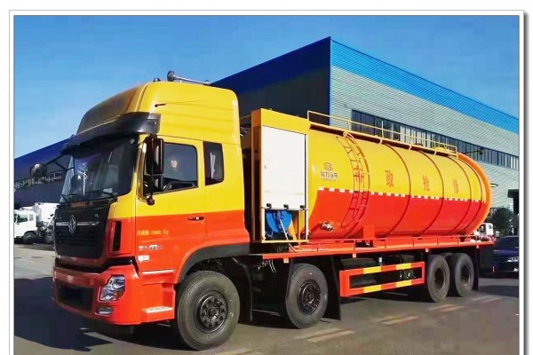 東風天龍32方清洗吸污車