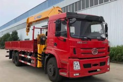 國六三環(huán)昊龍?zhí)嵘龢虺S12噸吊機(jī)